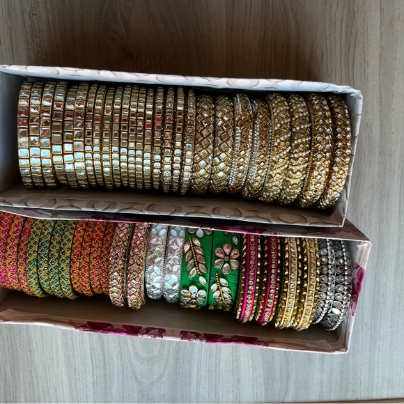 Set of Bangles in various sizes. 50 Quantity - Picture 5 of 6